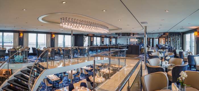 Nicko Cruises NickoVISION Panorama Salon 1.jpg